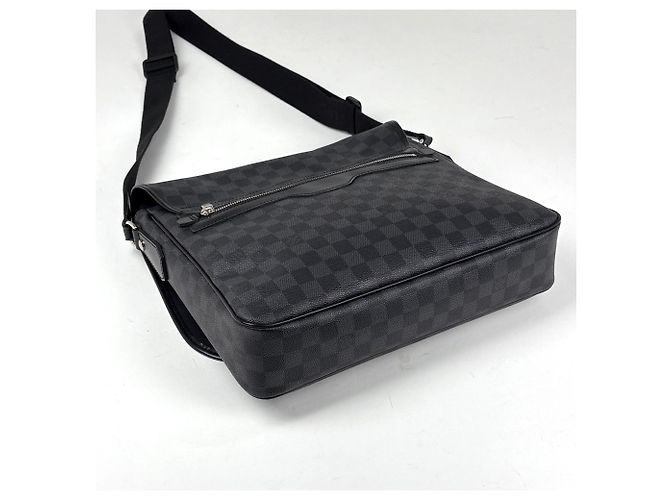 Borsa a tracolla Louis Vuitton Daniel MM Nero - vista 2