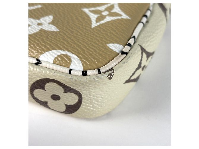 Louis Vuitton Mini Pochette Accessoires Beige Cachi - vista 3
