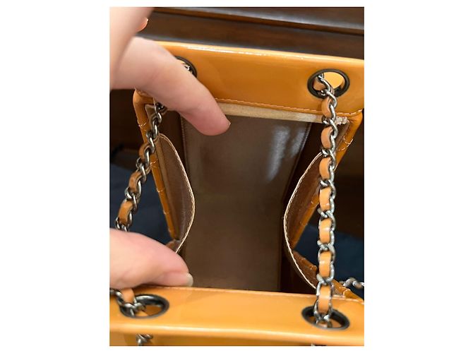 Borsa Chanel Milk Carton Arancione in pelle vernice - vista 10