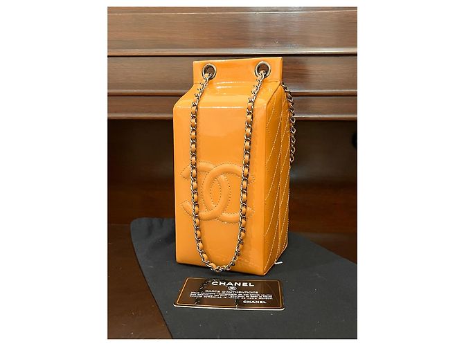 Borsa Chanel Milk Carton Arancione in pelle vernice - vista 2
