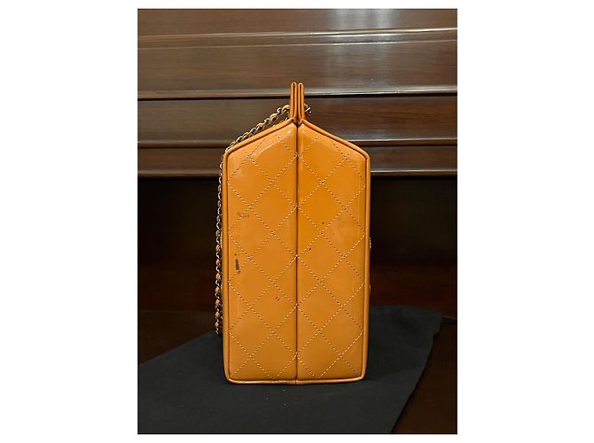 Borsa Chanel Milk Carton Arancione in pelle vernice - vista 4