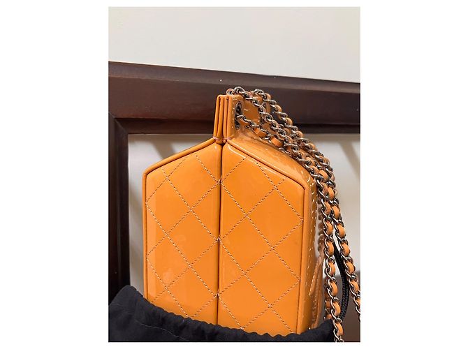 Borsa Chanel Milk Carton Arancione in pelle vernice - vista 7