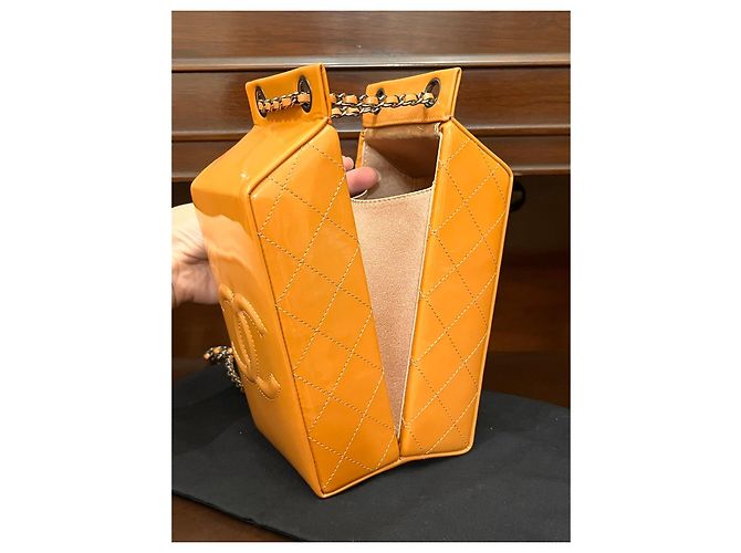 Borsa Chanel Milk Carton Arancione in pelle vernice - vista 8