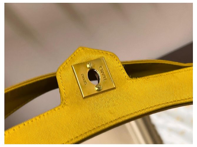Chanel Borsa a Tracolla Trapuntata Nylon Gialla Giallo - vista 12