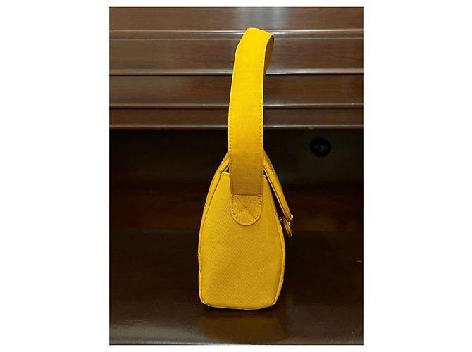 Chanel Borsa a Tracolla Trapuntata Nylon Gialla Giallo - vista 2