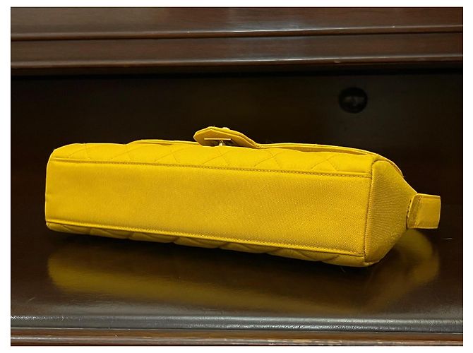 Chanel Borsa a Tracolla Trapuntata Nylon Gialla Giallo - vista 9