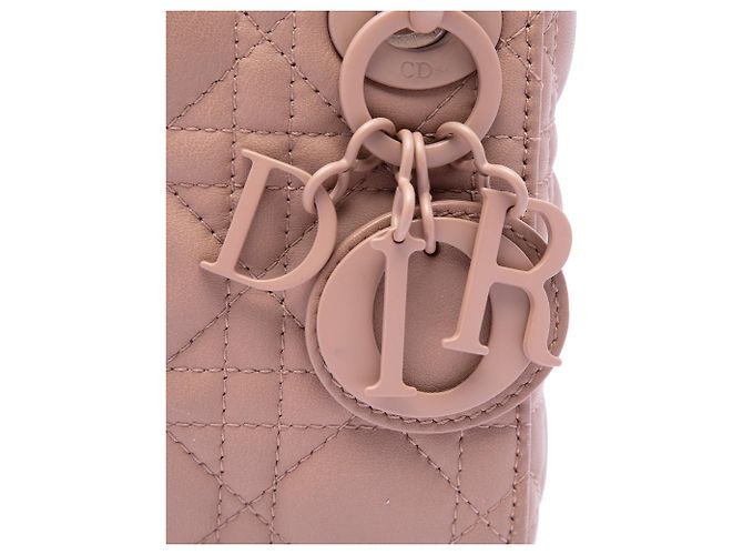 Lady Dior Cannage in micro pelle di vitello ultra opaca rosa di Dior D'oro - vista 5