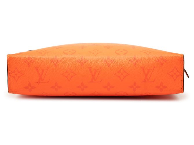 Louis Vuitton Orange Monogram Taigarama Pochette Voyage MM Arancione - vista 3