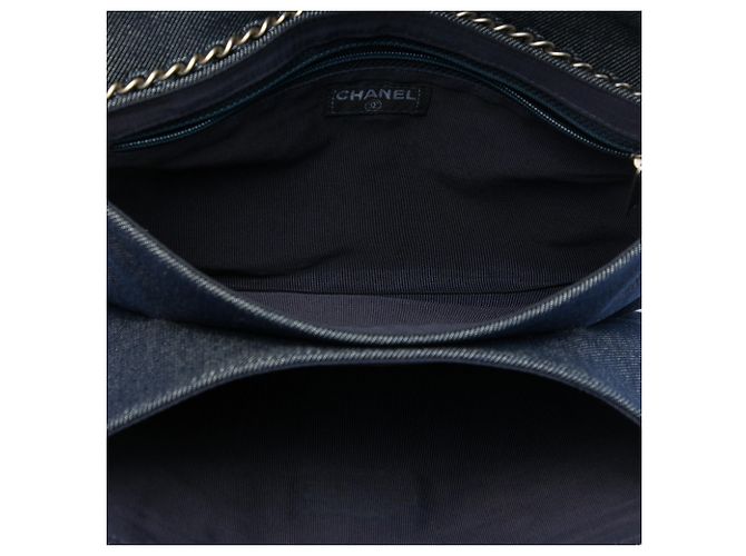 Mademoiselle Chanel Blue Chocolate Bar Denim Reissue 2.55 Flap - vista 4