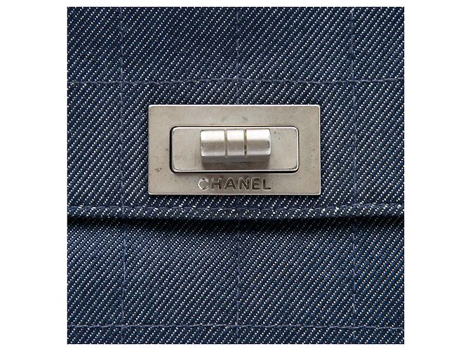 Mademoiselle Chanel Blue Chocolate Bar Denim Reissue 2.55 Flap - vista 5