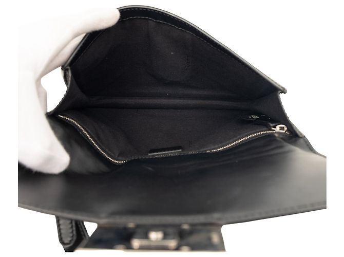 Bolso bandolera Fendi Black Calfskin and Canvas FF 1974 Flat Baguette Negro - vista 4