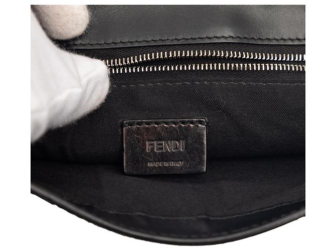 Bolso bandolera Fendi Black Calfskin and Canvas FF 1974 Flat Baguette Negro - vista 5