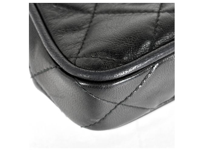 Bolsa de ombro Chanel em couro preto - vista 3