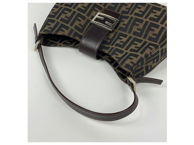 Zucca Fendi Schultertasche aus braunem Leder - Ansicht 8