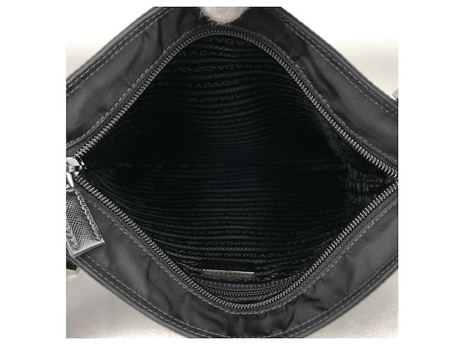 Borsa a tracolla in nylon nero e pelle Prada - vista 9
