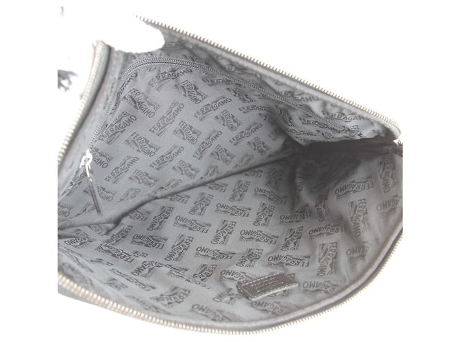 Clutch in pelle Salvatore Ferragamo Nero Bianco - vista 8