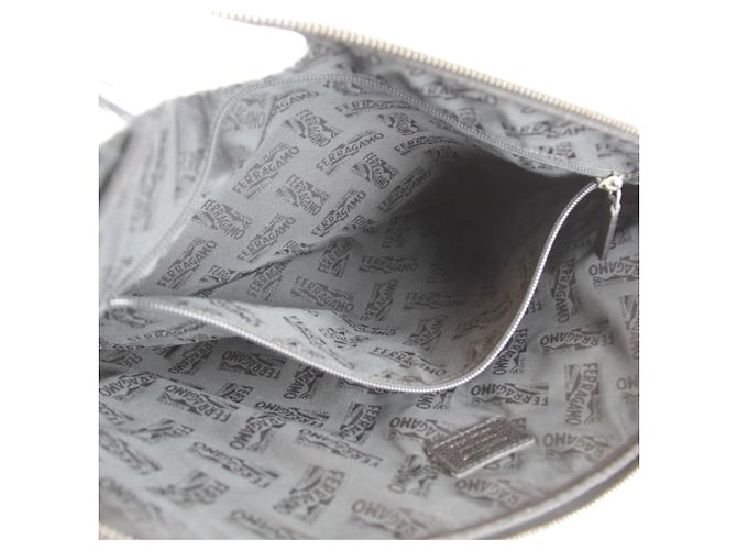 Clutch in pelle Salvatore Ferragamo Nero Bianco - vista 9