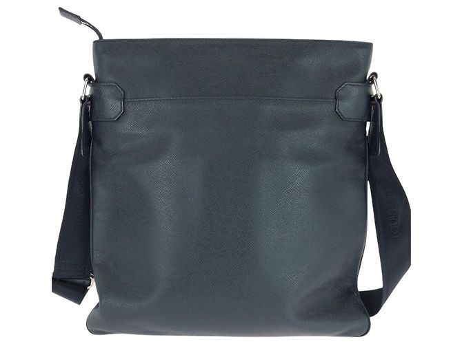 Borsa a tracolla Louis Vuitton Taiga Sasha Navy Leather Blu navy - vista 2