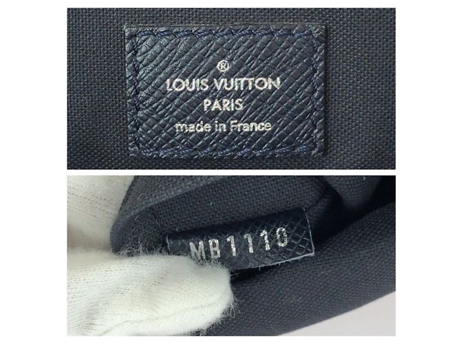 Borsa a tracolla Louis Vuitton Taiga Sasha Navy Leather Blu navy - vista 4