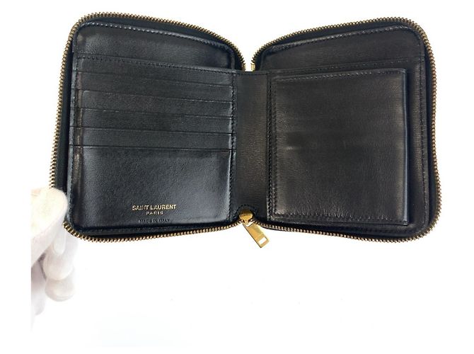 Yves Saint Laurent Tiny Leder-Bifold-Geldbörse in Schwarz - Ansicht 4