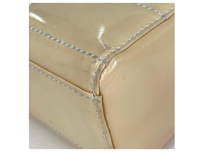 Borsa Chanel in vernice beige - vista 3