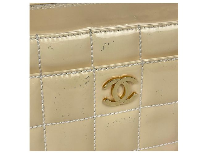 Borsa Chanel in vernice beige - vista 4