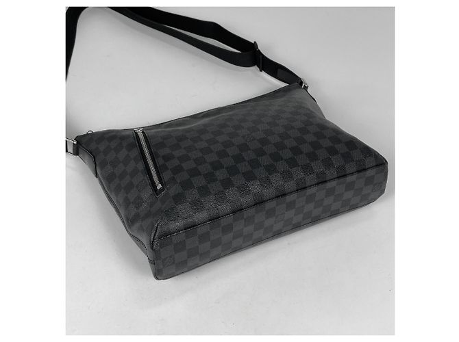 Borsa a tracolla Louis Vuitton Mick MM Nero - vista 2