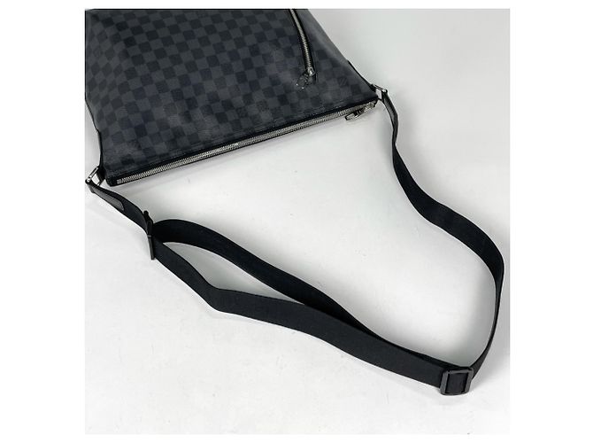 Borsa a tracolla Louis Vuitton Mick MM Nero - vista 6