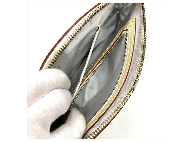 Clutch Louis Vuitton Suhali Lockit Bianco - vista 6