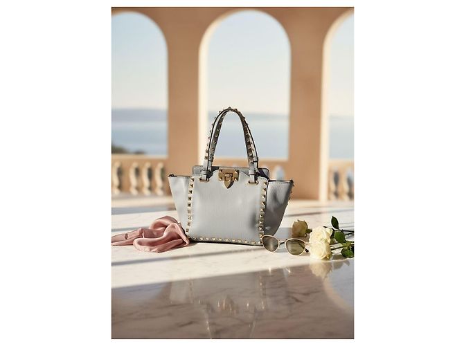 Valentino Garavani Rockstud Small Trapeze Borsa Tote Pelle Grigia - vista 2