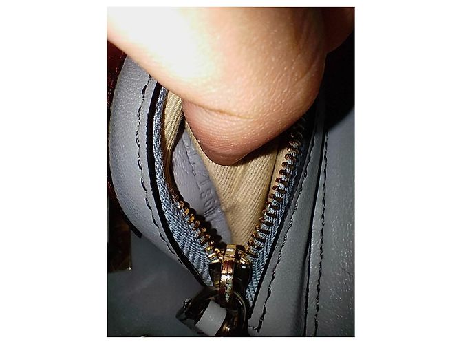 Valentino Garavani Rockstud Small Trapeze Borsa Tote Pelle Grigia - vista 9