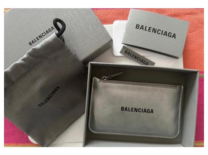 Balenciaga Tarjetero de cuero plateado con cremallera - vista 5
