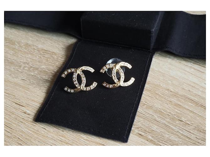 Orecchini Chanel CC Logo Strass Dorati D'oro - vista 2