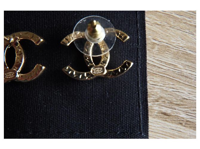 Orecchini Chanel CC Logo Strass Dorati D'oro - vista 4