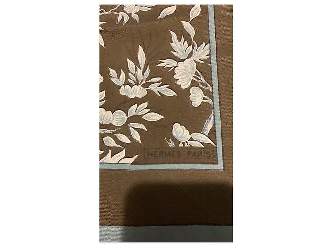 Carré Hermès La Vieille Chine in seta Cachi Blu chiaro - vista 3