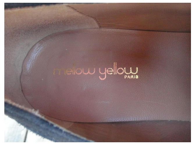Mellow Yellow Derby in scamosciato nero con dettagli oro - vista 7