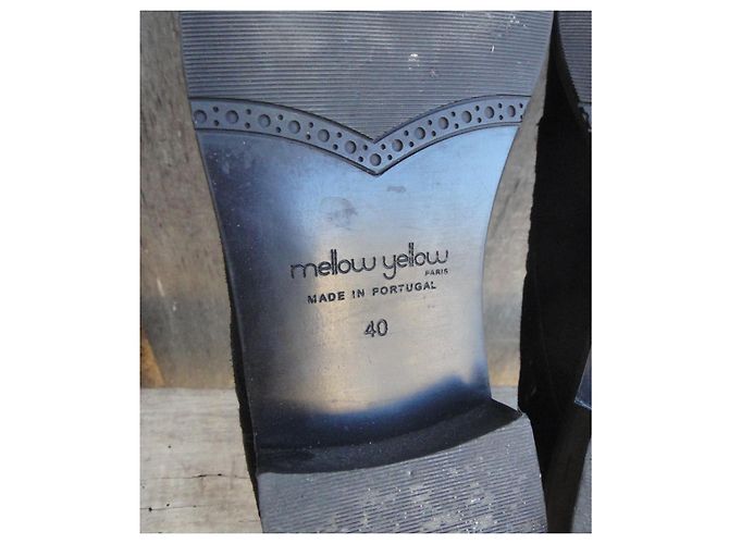 Mellow Yellow Derby in scamosciato nero con dettagli oro - vista 8