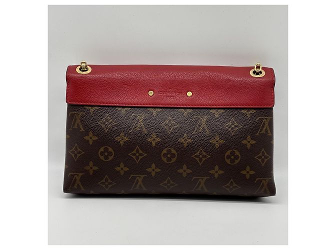 Louis Vuitton Pallas Chain Shoulder Monogram Canvas e Calfskin Large Marrone - vista 2