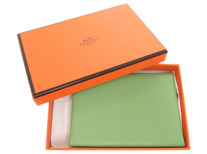 Monedero Calvi Duo en cuero Epsom verde Hermès - vista 2