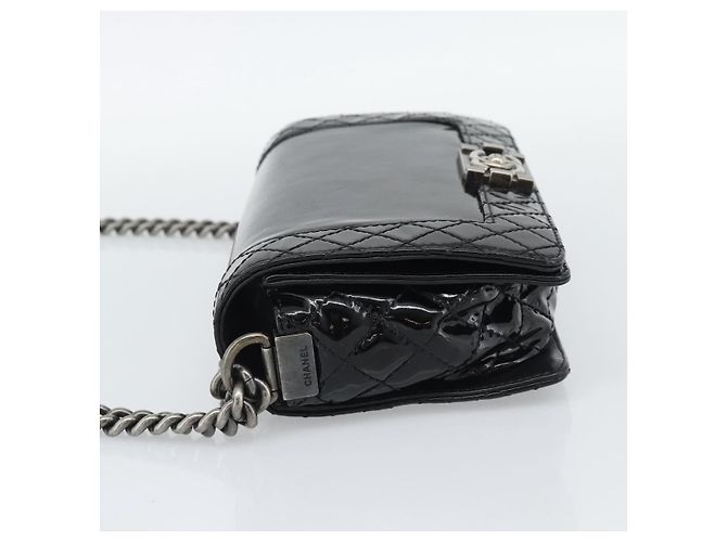 Chanel Boy Flap in pelle vernice Old medium (25) Nero - vista 3