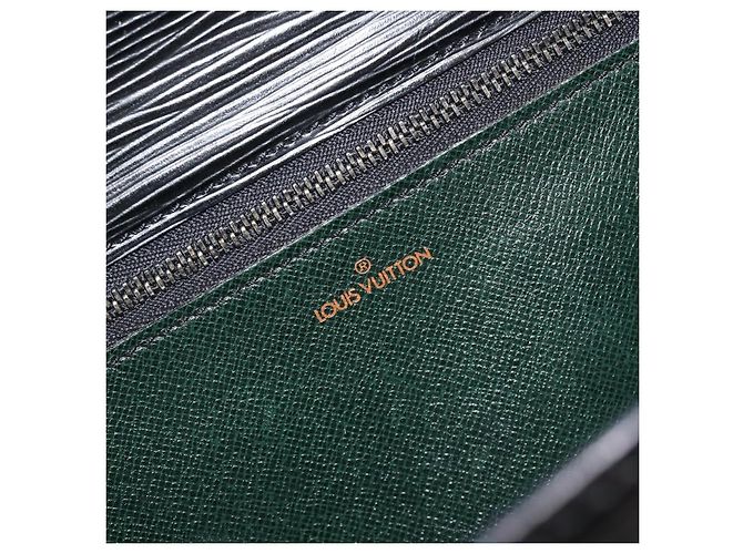 Clutch LOUIS VUITTON Epi Trapeze Black M80165 LV Auth ep15536A Nero - vista 17