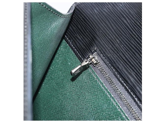 Clutch LOUIS VUITTON Epi Trapeze Black M80165 LV Auth ep15536A Nero - vista 20