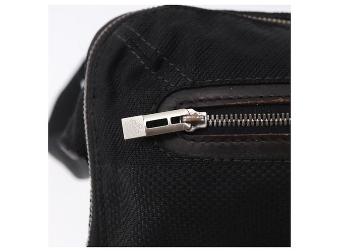 LOUIS VUITTON Damier Geant Arche Body Bag Noir M93021 LV Auth 190996 Nero - vista 17