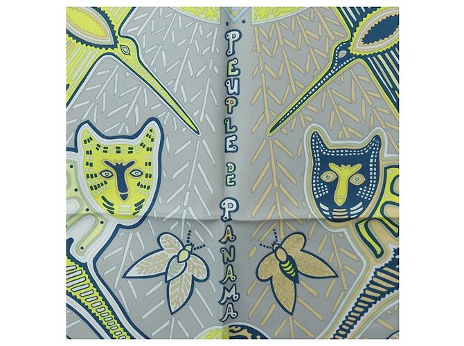 Hermès Sciarpa HERMES Carre 90 in seta "LÉGENDE KUNA PEUPLE DE PANAMA" Blue Auth ki6728M Beige - vista 12