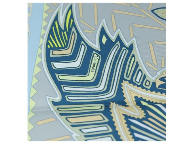Hermès Sciarpa HERMES Carre 90 in seta "LÉGENDE KUNA PEUPLE DE PANAMA" Blue Auth ki6728M Beige - vista 15