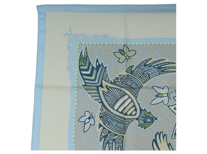 Hermès Sciarpa HERMES Carre 90 in seta "LÉGENDE KUNA PEUPLE DE PANAMA" Blue Auth ki6728M Beige - vista 2
