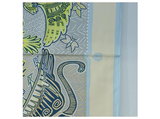 Hermès Sciarpa HERMES Carre 90 in seta "LÉGENDE KUNA PEUPLE DE PANAMA" Blue Auth ki6728M Beige - vista 7