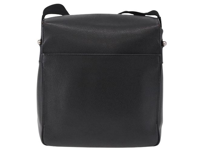 Louis Vuitton Yaranga Messenger Taiga Leather Medium Schwarz - Ansicht 2