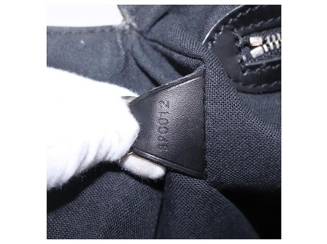 Louis Vuitton Yaranga Messenger Taiga Leather Medium Schwarz - Ansicht 7