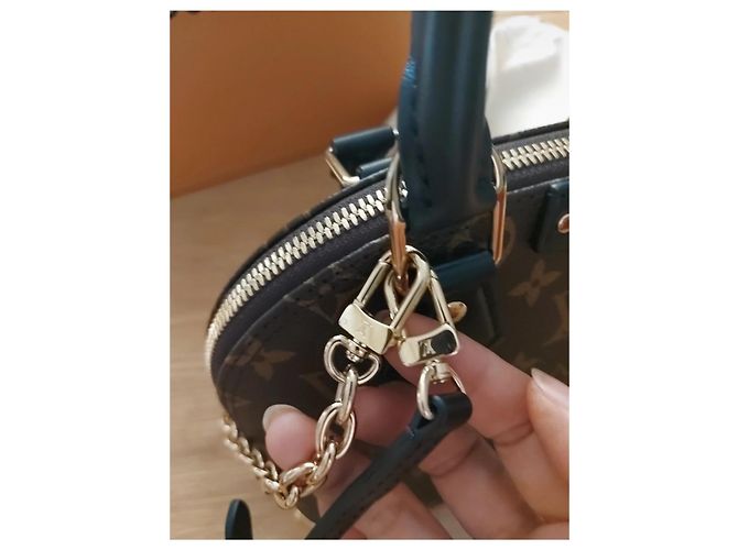 Louis Vuitton Alma Trunk BB Monogram Borsa Marrone Nero Monogramma - vista 6